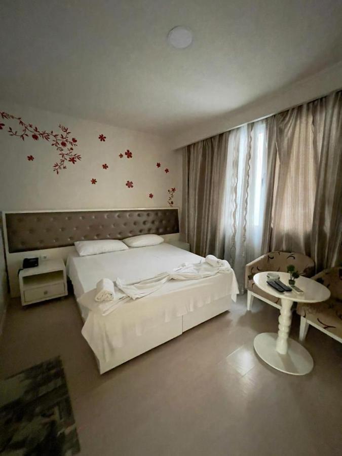 Select City Center Hotel Tirana Buitenkant foto