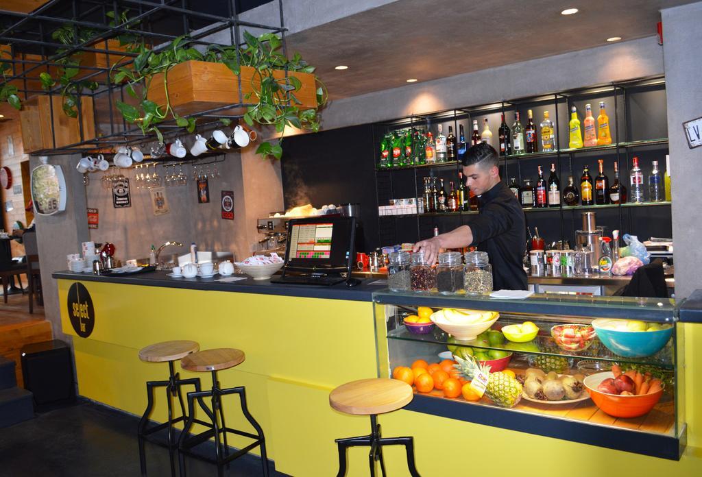 Select City Center Hotel Tirana Buitenkant foto